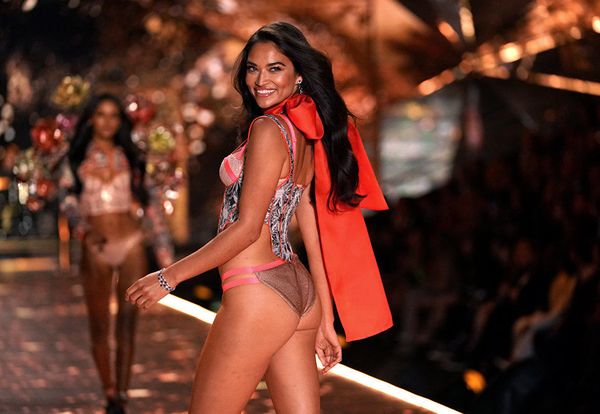 Показ Victoria’s Secret в Нью-Йорке - Sputnik Азербайджан