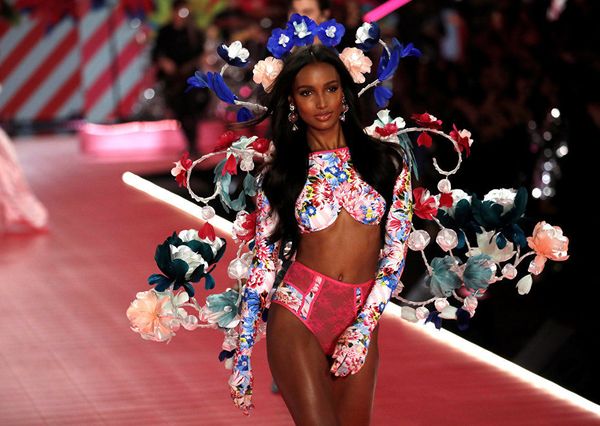 Показ Victoria’s Secret в Нью-Йорке - Sputnik Азербайджан