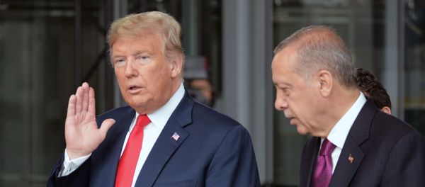 Президент США Дональд Трамп (слева) и президент Турции Реджеп Тайип Эрдоган  - Sputnik Азербайджан