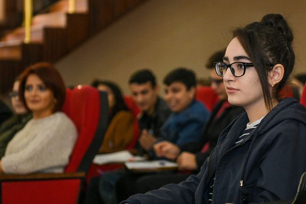 В Баку состоялся Географический диктант, организованный Русским географическим обществом - Sputnik Азербайджан