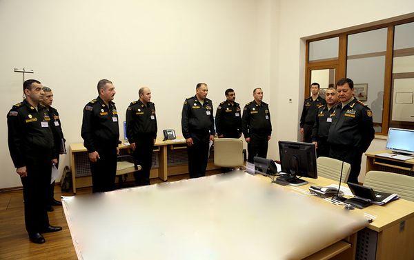 Начальник Генштаба ВС Наджмеддин Садыков наблюдал за действиями пунктов управления, развернутыми в Центре боевого управления - Sputnik Азербайджан