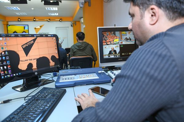 Видеомост Баку-Минск в  мультимедийном пресс-центре Sputnik Азербайджан - Sputnik Азербайджан