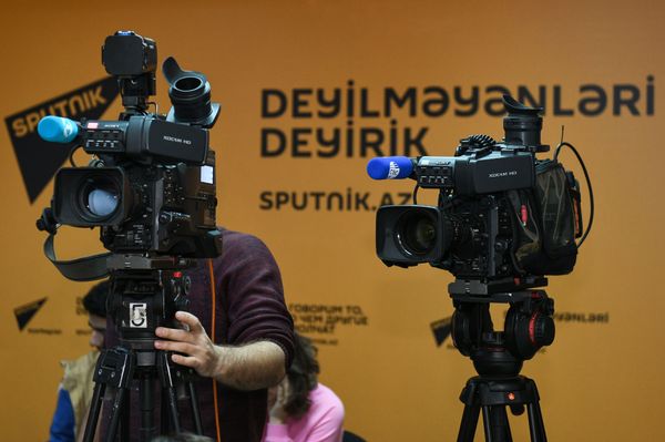Видеомост Баку-Минск в  мультимедийном пресс-центре Sputnik Азербайджан - Sputnik Азербайджан