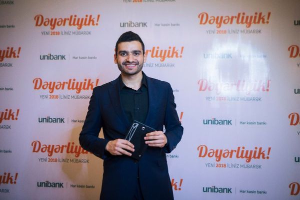 Азербайджанец сначала рассмешил украинцев, а потом угостил их национальными сладостями - Sputnik Азербайджан