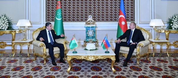 Встреча Президента Азербайджанской Республики Ильхама Алиева и Президента Туркменистана Гурбангулу Бердымухамедова один на один - Sputnik Азербайджан