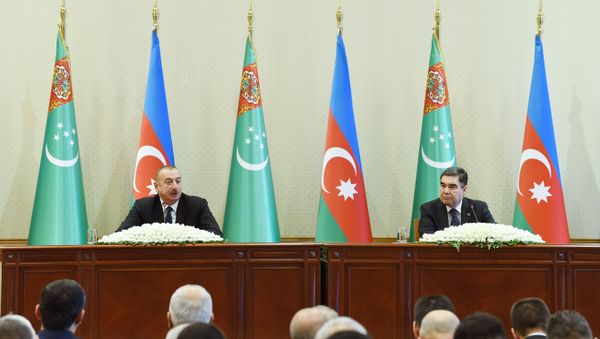 Президенты Азербайджана и Туркменистана выступили с совместным заявлением для печати - Sputnik Азербайджан