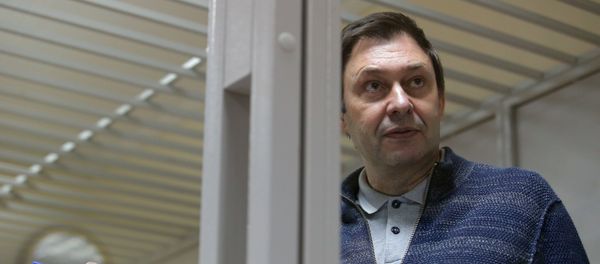 Руководитель портала РИА Новости Украина Кирилл Вышинский на заседании в Херсонском апелляционном суде - Sputnik Азербайджан