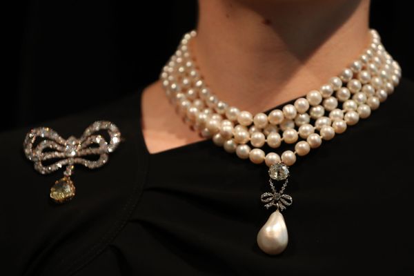 Украшения Марии-Антуанетты продали на Sotheby's  - Sputnik Азербайджан