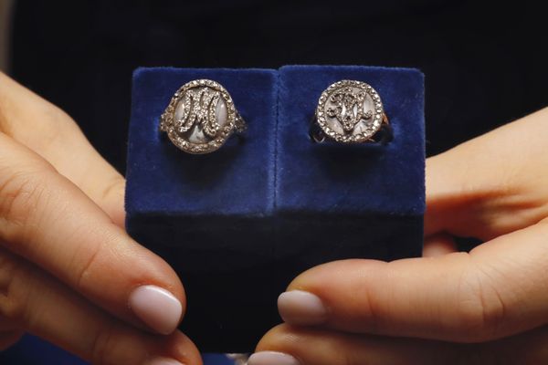 Украшения Марии-Антуанетты продали на Sotheby's  - Sputnik Азербайджан