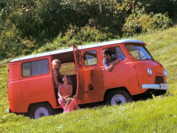 Реклама советского автомобиля УАЗ-452 - Sputnik Азербайджан