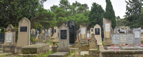 Сельское кладбище в Азербайджане. Архивное фото Сельское кладбище в Азербайджане. Архивное фото - Sputnik Азербайджан