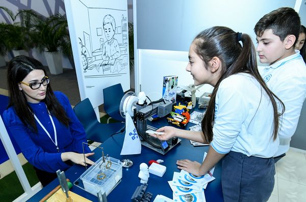 24-я Азербайджанская Международная Выставка и Конференция Телекоммуникации, Инновации и Высокие Технологии - Sputnik Азербайджан