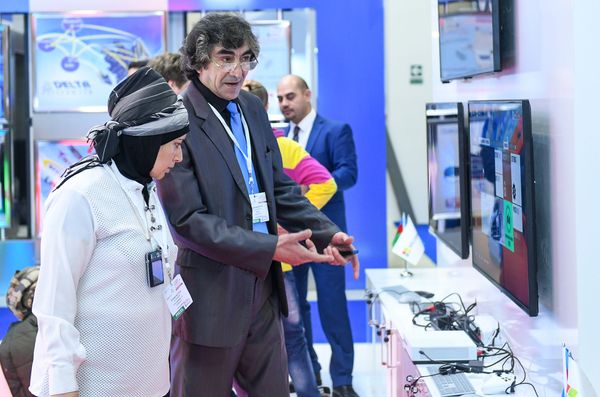 24-я Азербайджанская Международная Выставка и Конференция Телекоммуникации, Инновации и Высокие Технологии - Sputnik Азербайджан