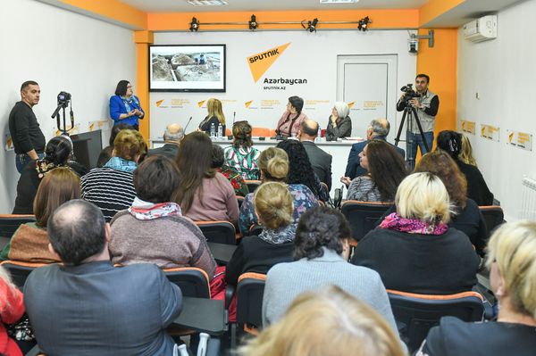 Пресс-конференция на тему Решение проблем женщин-инвалидов в Азербайджане - Sputnik Азербайджан