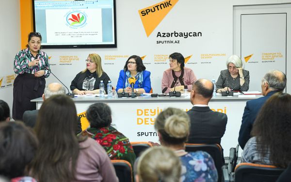 Пресс-конференция на тему Решение проблем женщин-инвалидов в Азербайджане - Sputnik Азербайджан