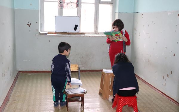 Маленькие жильцы общежития по адресу улица Маяковского, 8/9 (Нариманский район) - Sputnik Азербайджан
