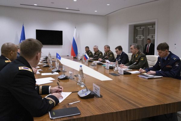 В Баку прошла встреча начальника российского Генштаба и главкома силами НАТО - Sputnik Азербайджан