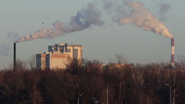 Дым из труб Теплоэлектростанции, фото из архива - Sputnik Азербайджан
