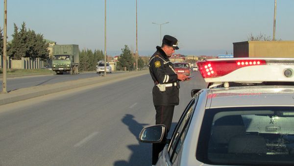 Рейд в Сабунчинском районе Баку против водителей нарушивших правила дорожного движения - Sputnik Азербайджан
