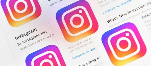 Иконки социальной сети Instagram на экране смартфона - Sputnik Азербайджан