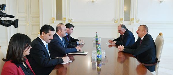 Президент Ильхам Алиев принял министра иностранных дел Турции Мевлюта Чавушоглу - Sputnik Азербайджан