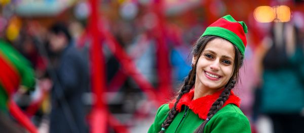 Новогодняя благотворительная ярмарка Холодные руки, горячее сердце в Баку - Sputnik Азербайджан