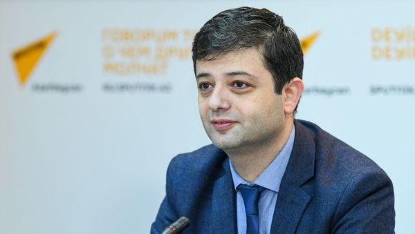 Вугар Зифероглу, декан факультета журналистики БГУ Вугар Зифероглу, декан факультета журналистики БГУ - Sputnik Азербайджан