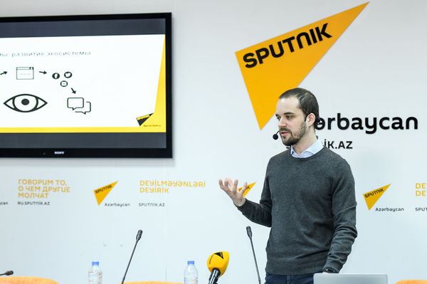 Руководитель проектов в области онлайн и новых медиа в медиагруппе Россия сегодня Михаил Конрад - Sputnik Азербайджан