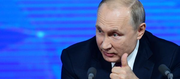 Президент РФ Владимир Путин на четырнадцатой большой ежегодной пресс-конференции в Центре международной торговли на Красной Пресне - Sputnik Азербайджан