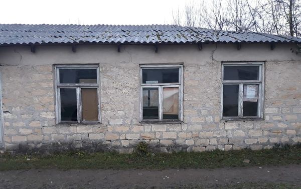 Здание средней школы в селе Дигях Губинского района - Sputnik Азербайджан