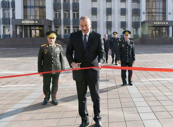 Президент Алиев открыл учебное здание Полицейской академии МВД - Sputnik Азербайджан