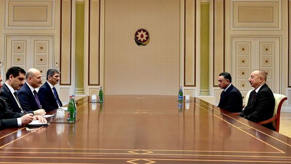 İlham Əliyev Türkiyənin daxili işlər nazirinin başçılıq etdiyi nümayəndə heyətini qəbul edib - Sputnik Азербайджан