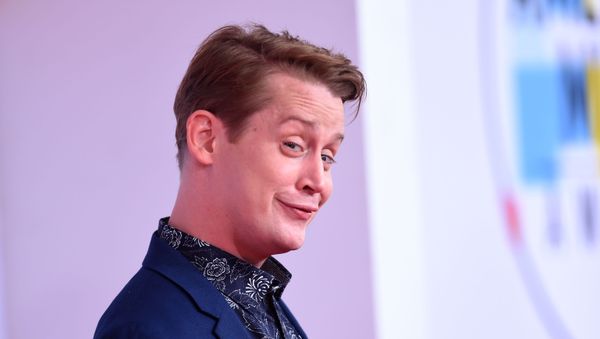 Американский актер Маколей Калкин прибыл на церемонию вручения американских музыкальных наград - Sputnik Азербайджан