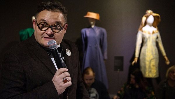 Историк моды и телеведущий Александр Васильев - Sputnik Азербайджан