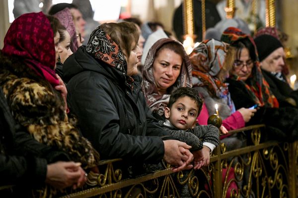 Рождественское богослужение в Кафедральном соборе Жен Мироносиц в Баку. 7 января 2019 года. - Sputnik Азербайджан