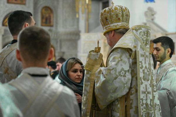 Рождественское богослужение в Кафедральном соборе Жен Мироносиц в Баку. 7 января 2019 года. - Sputnik Азербайджан