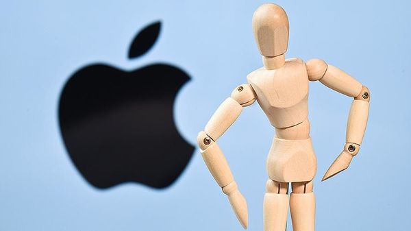 Любовь к iPhone сделала мужчину инвалидом - Sputnik Азербайджан