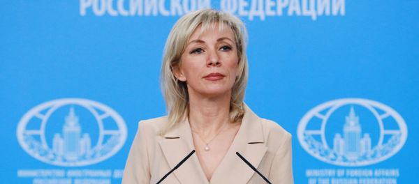 Официальный представитель министерства иностранных дел России Мария Захарова во время брифинга в Москве - Sputnik Азербайджан