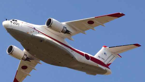 Самолет Kawasaki XC-2 сил самообороны Японии - Sputnik Азербайджан
