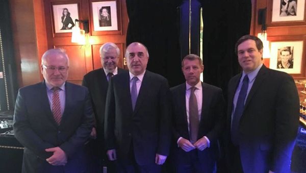 Министр иностранных дел Азербайджана Эльмар Мамедъяров встретился в Париже с сопредседателями Минской группы ОБСЕ Игорем Поповым (Россия), Стефаном Висконти  - Sputnik Азербайджан