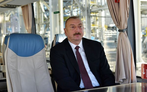 Президент Ильхам Алиев принял участие в открытии завода SOCAR карбамид в Сумгайыте - Sputnik Азербайджан