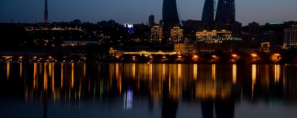 Вид на небоскребы с набережной в Баку - Sputnik Азербайджан