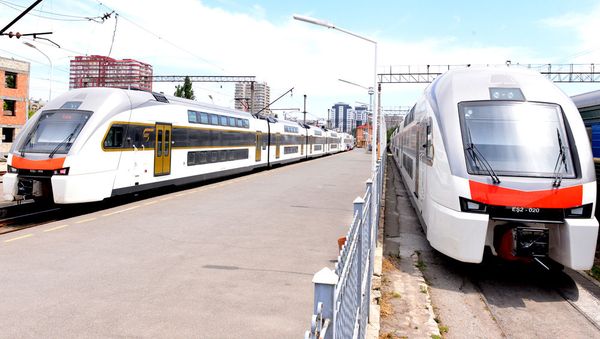 Сверхсовременные двухэтажные поезда «Stadler Kiss» из серии «EШ 2» - Sputnik Азербайджан