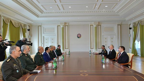 Президент Азербайджана Ильхам Алиев принял делегацию во главе с начальником Генерального штаба вооруженных сил Исламской Республики Иран Мохаммадом Багери - Sputnik Азербайджан