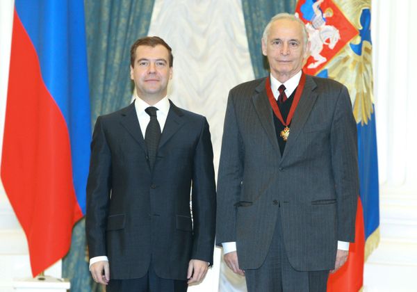 Аттестат зрелости великого актера: Лановой отмечает юбилей - Sputnik Азербайджан