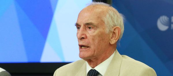 Народный артист СССР Василий Лановой во время пресс-конференции на тему: Москвичи на службе России. Звездный призыв в Международном мультимедийном пресс-центре МИА Россия сегодня в Москве - Sputnik Азербайджан