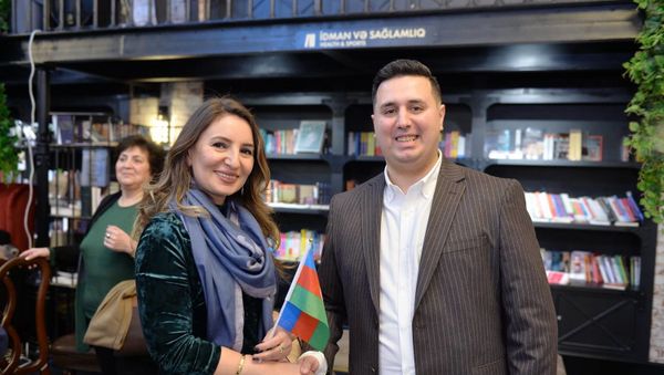 В Бакинском книжном центре состоялась презентация книги молодого поэта Джавида Шахбазбекова Mən Azərbaycanlıyam («Я Азербайджанец»).  - Sputnik Азербайджан
