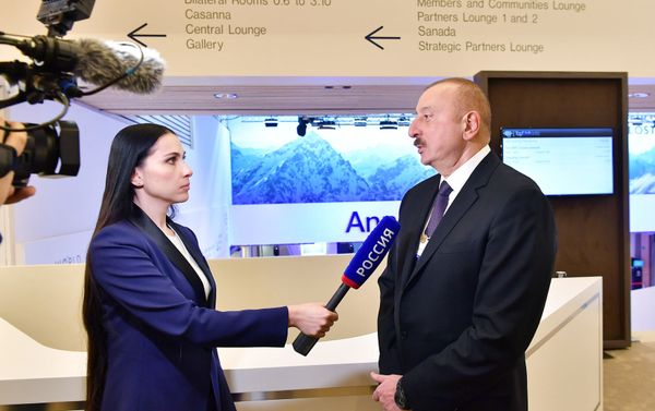 Президент Азербайджана Ильхам Алиев в Давосе дал интервью телеканалу Россия 1 - Sputnik Азербайджан