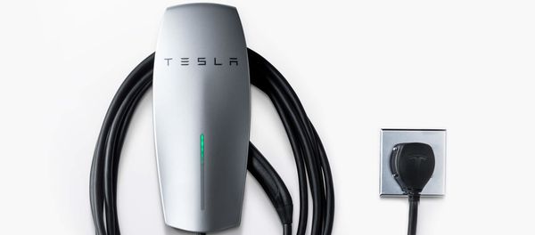 Зарядное устройство для электромобиля Wall Connector with 14-50 Plug от Tesla - Sputnik Азербайджан