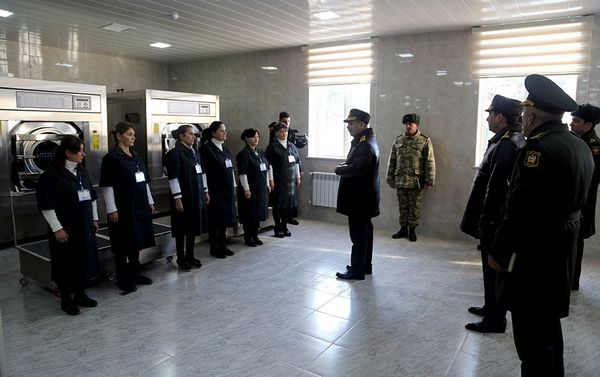 Министр обороны Азербайджана Закир Гасанов принял участие в открытии новых военных объектов - Sputnik Азербайджан